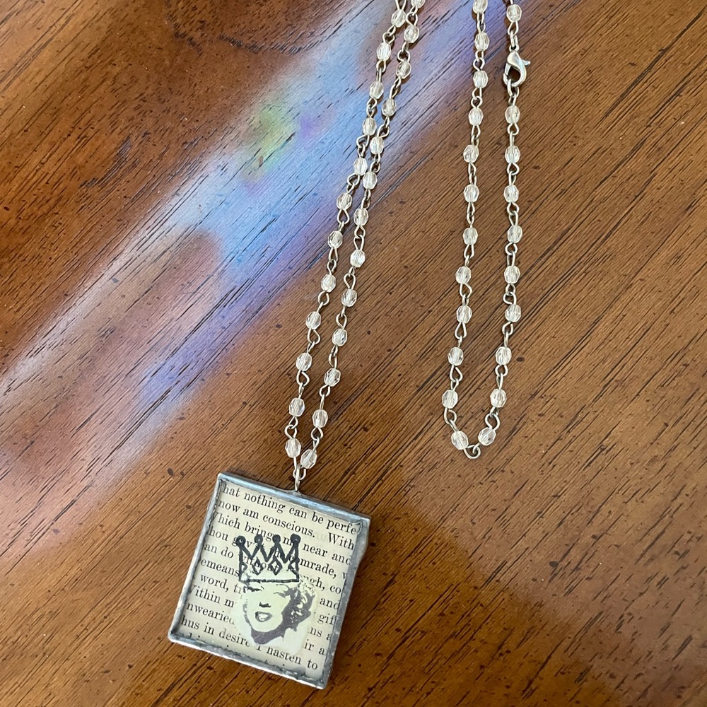 Marilyn Monroe beaded necklace